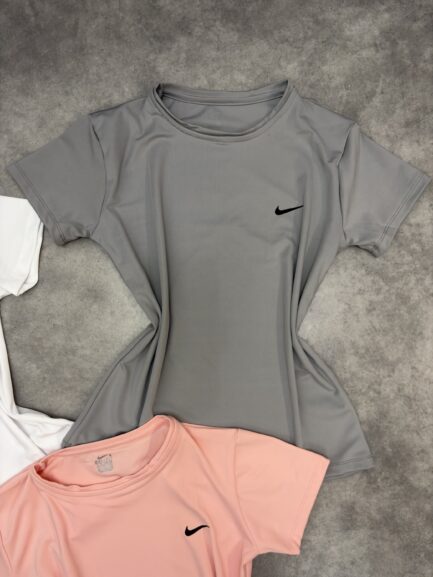 T-shirt nike
