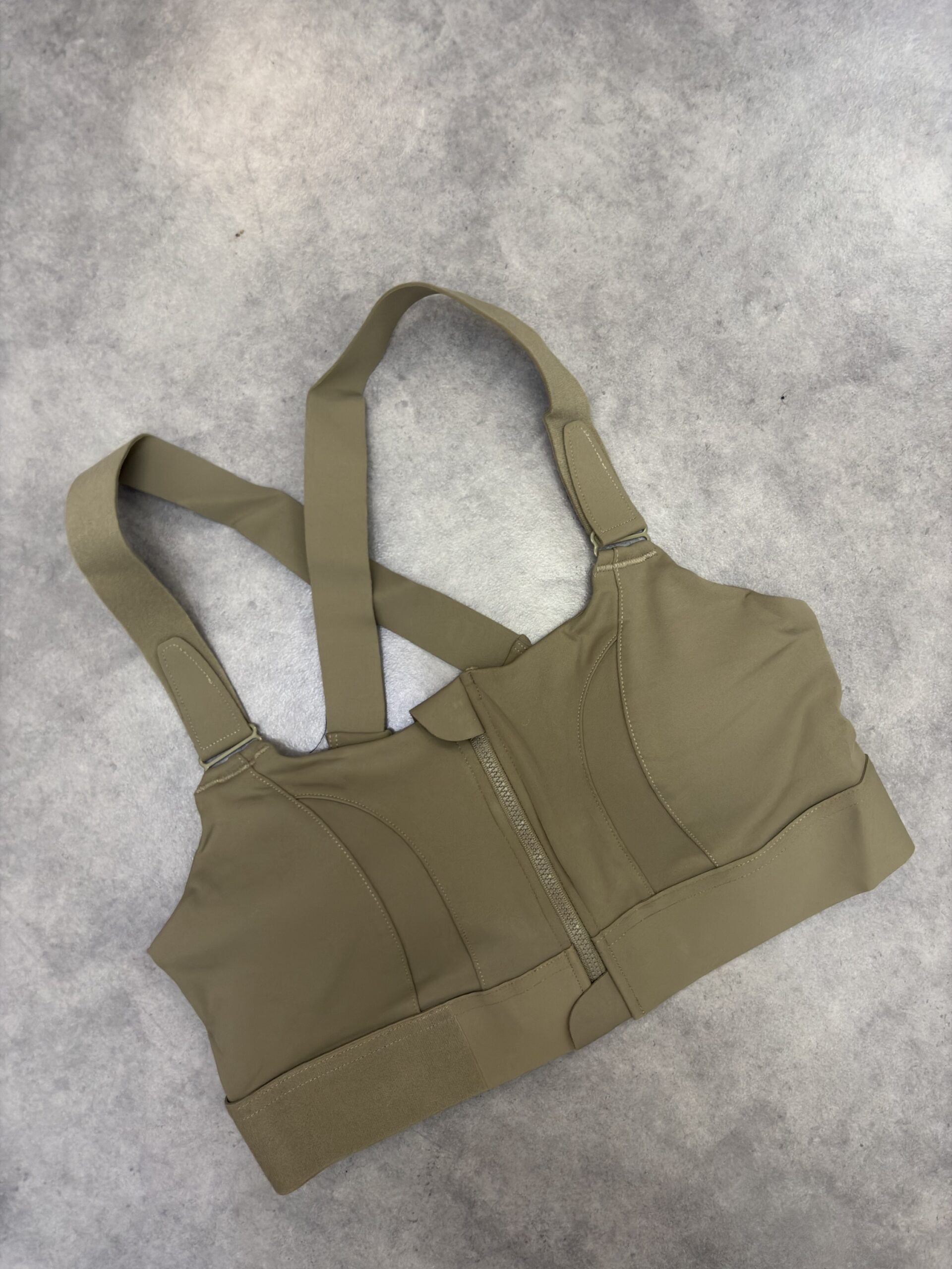 Brassière avec fermeture