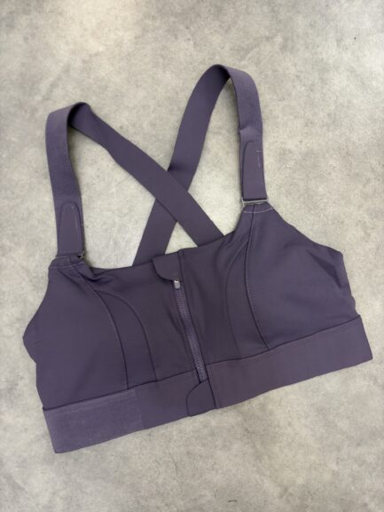 Brassière avec fermeture
